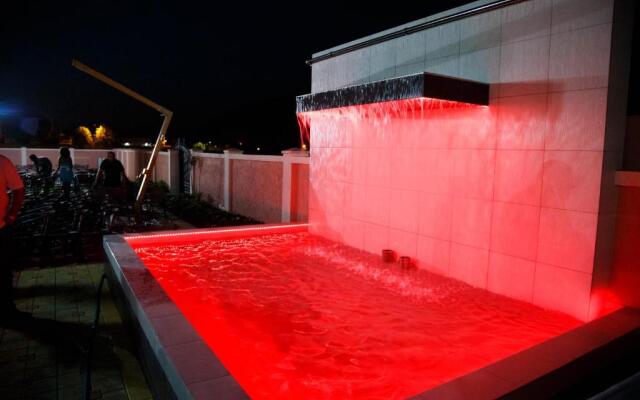 Hotel Oasis Tuzi