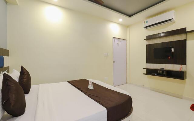 OYO 9805 Hotel Apollo