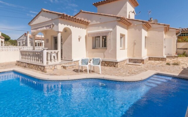 Luxury Apartment With Private Pool in L'escala Catalonia