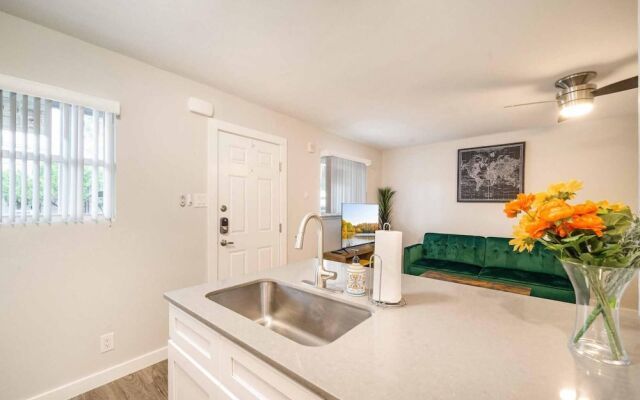 Stylish 1BR Near UT Highland Evonify