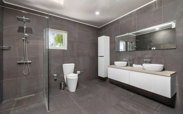 Newly Renovated Amazing Location Private Pool