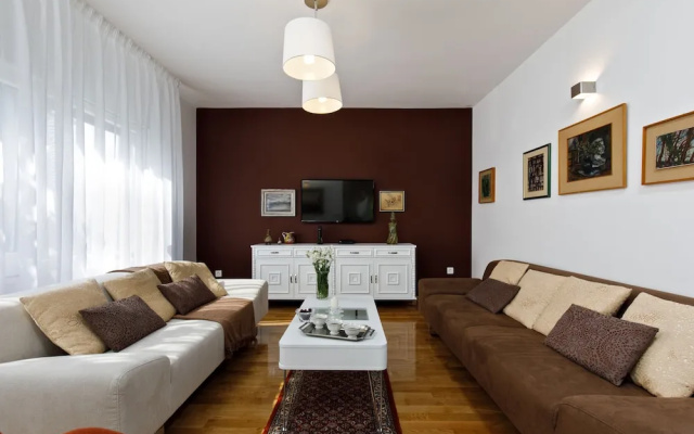Luxury beach apartment private parking