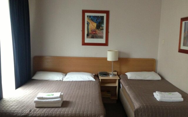 Elwood Sands Motel