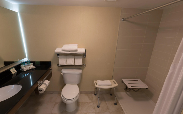 Holiday Inn Express Edmonton Downtown by IHG