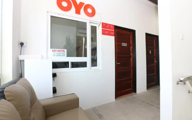 Super OYO 89678 Ady Hotel