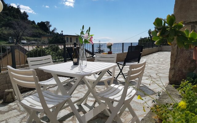 Augusto charming flat with sea view