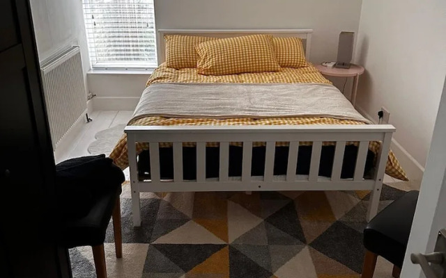 Seaside Haven Coastal Comfort 200m from the Beach
