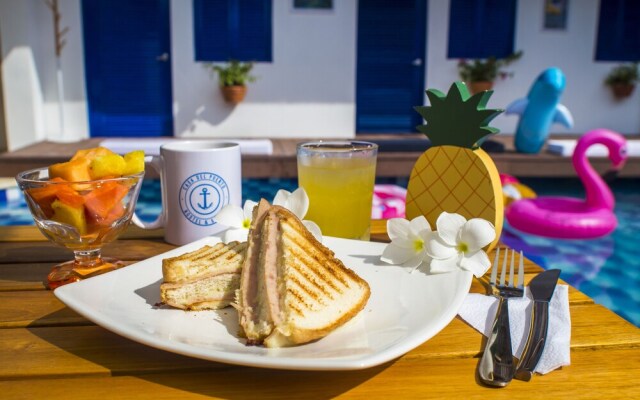 Casa del Puerto Hostel & Suites