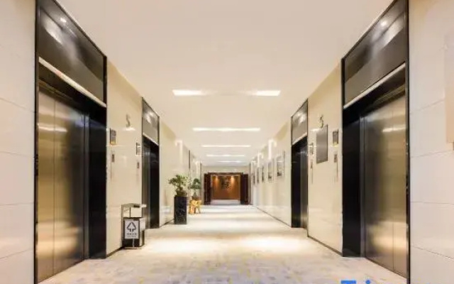 Changsha Hotel (Xi'an North Railway Station Fengcheng 10th Road Subway Station)