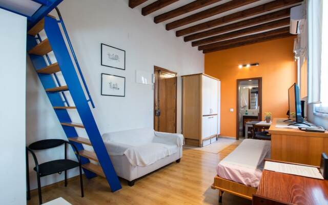 MC YOLO Apartamento Museo Reina Sofia II