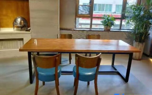 Ruijia Jinlong Hotel