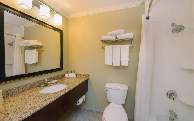 Holiday Inn Express & Suites Merrimack