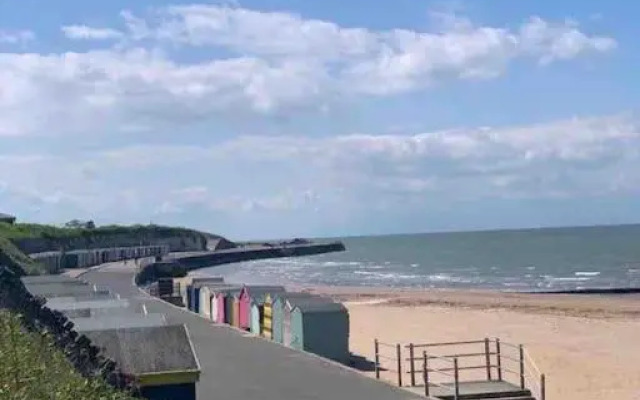 Beach Retreat, Stones Throw Away from Beach