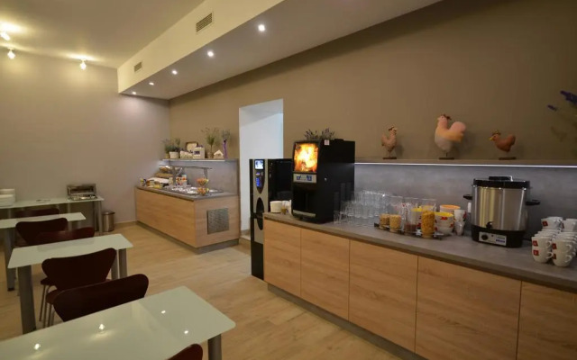 Emonec Hotel