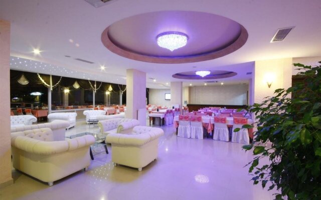 Grand De-liban Hotel