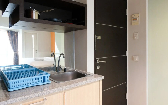 Comfy And Tidy Studio At The Square Apartment