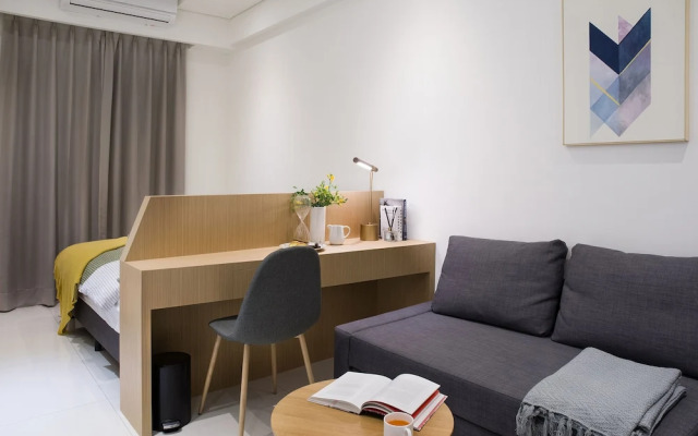 Strolling in the Champs 包棟