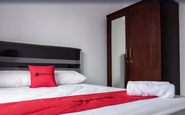 RedDoorz near Supermall Karawaci 2