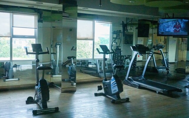 Comfortable And Homey 2Br Belmont Residence Puri Apartment