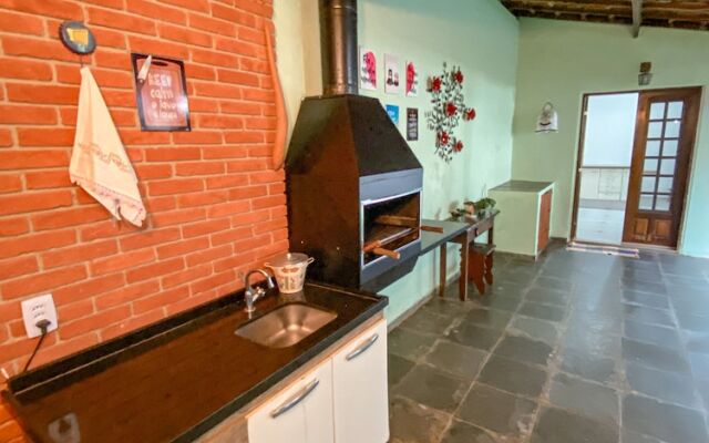 Casa confortável com churrasqueira na Granja Viana