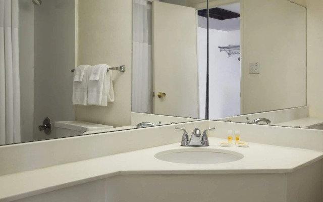 Ramada by Wyndham Pittsburgh/New Stanton