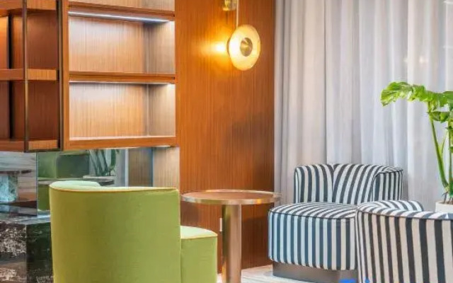 yihotel (Shanghai Lujiazui Riverside Center Expo Park Branch)