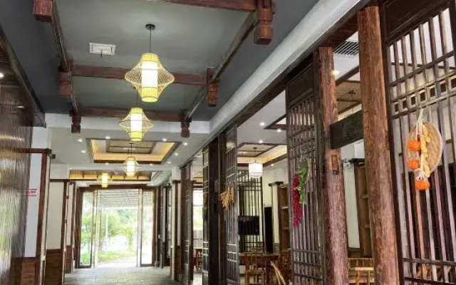 Zhangjiajie Huamuwan Resort (Zhangjiajie West Railway Station)