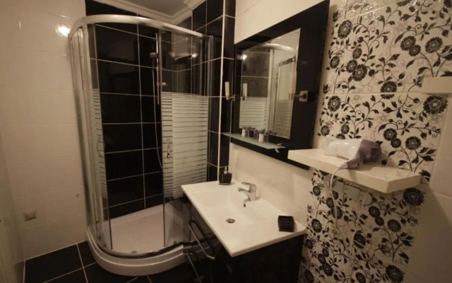 Araz Suite House