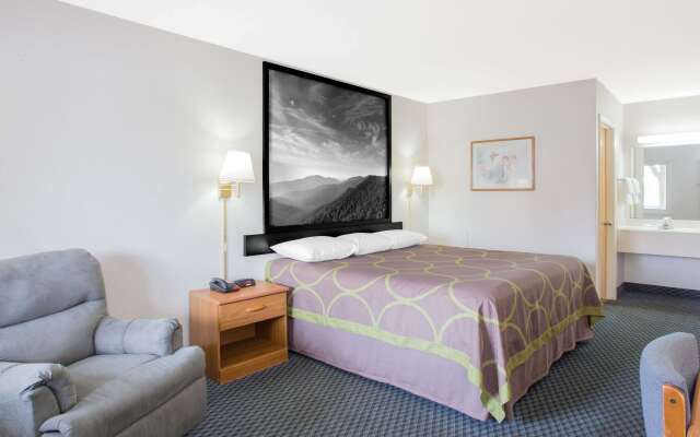 Super 8 by Wyndham Christiansburg