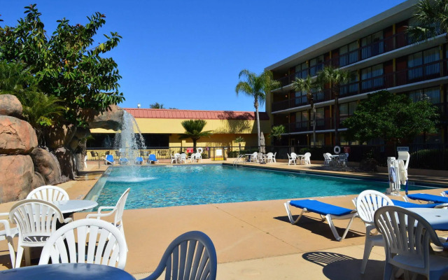 Opal Hotel & Suites