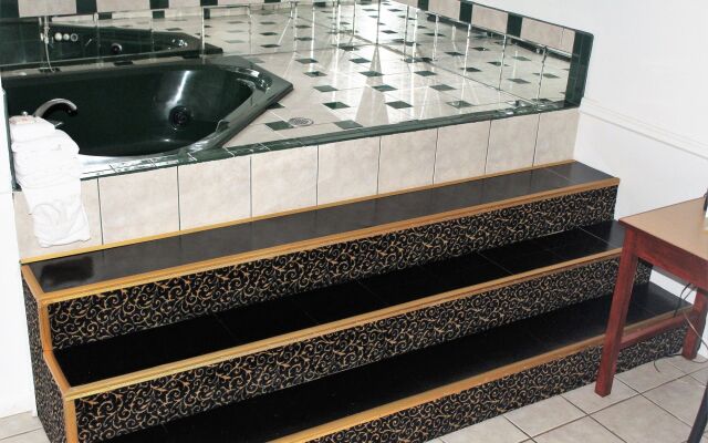 Days Inn by Wyndham Everett