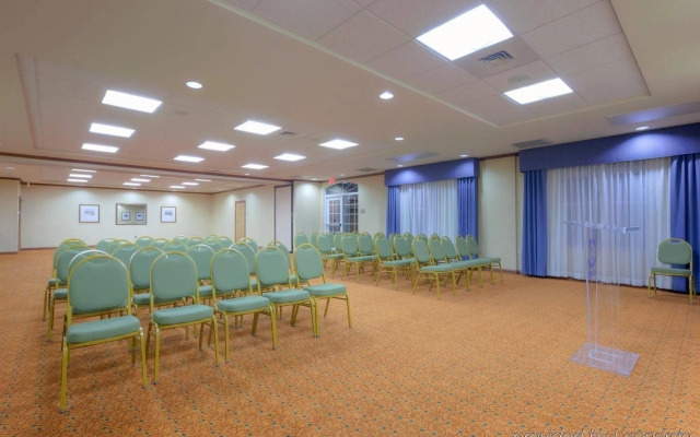 Comfort Inn & Suites Virginia Beach - Norfolk Airport