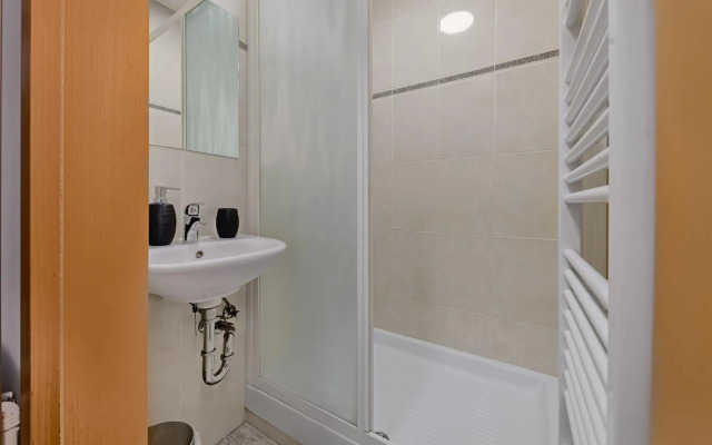 Four Seasons Apartment - FREE PARKING