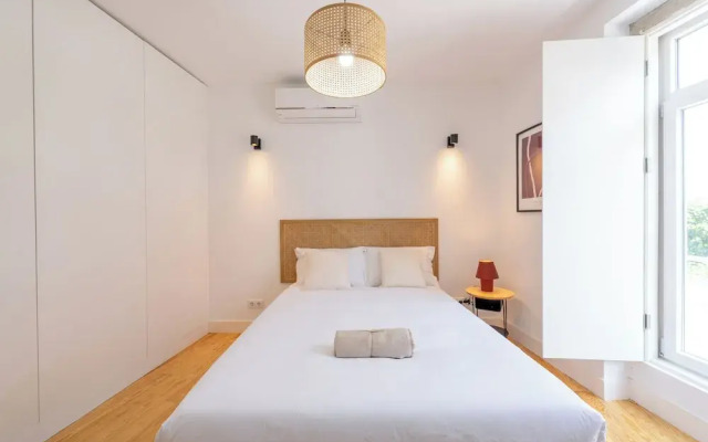 Sunny Lisbon Apartments by SoulPlaces