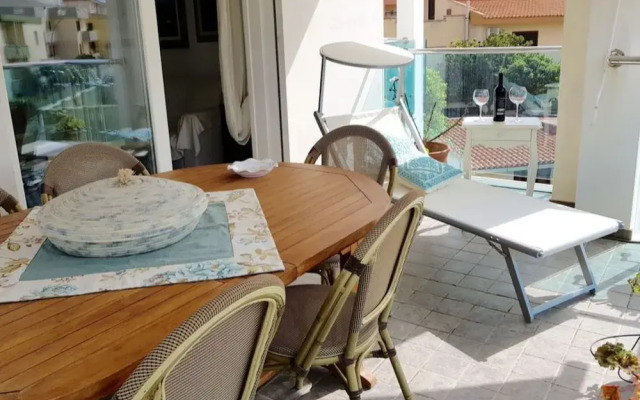 Oltremare apartment with large veranda for 6 people