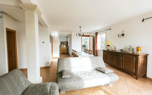 House With 3 Bedrooms in Saint-pierre-de-vassols, With Private Pool, E