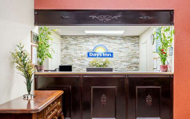Days Inn by Wyndham Hendersonville