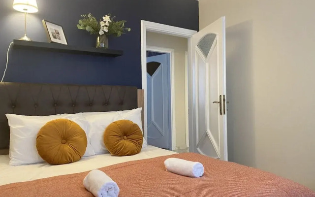 Colourful House in Kad k y