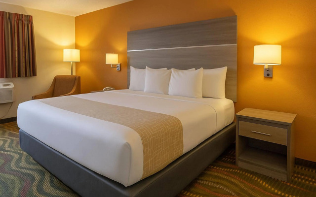 Travelodge by Wyndham Muskegon