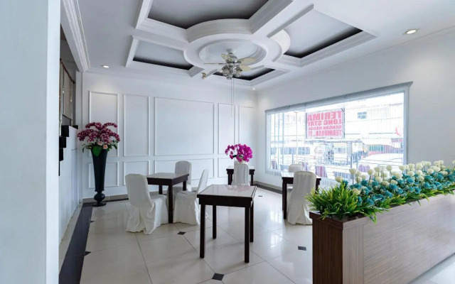 Urbanview Hotel Crystal Nagoya Batam by RedDoorz