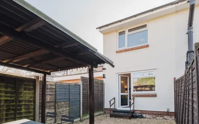 Corner House - Bright 2BD in Cheltenham