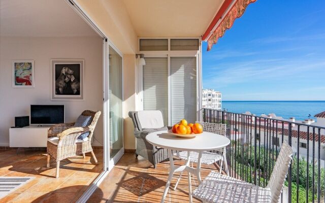 Lovely Beachfront Apartment with Sunny Balcony Ref 35