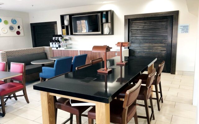 Holiday Inn Express Hotel & Suites Harrison by IHG