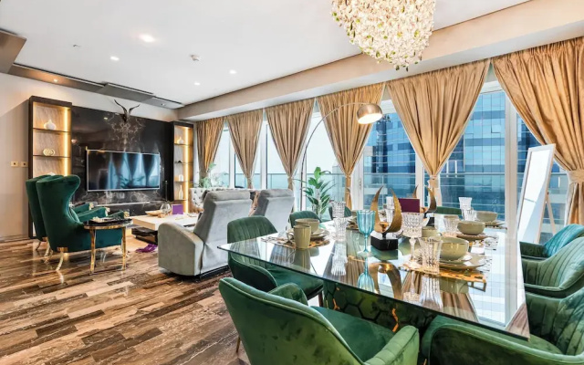High End Luxury Stay with Full Palm Jumeirah View