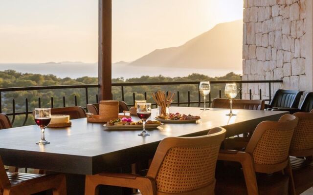 Hill House Adult Only +14