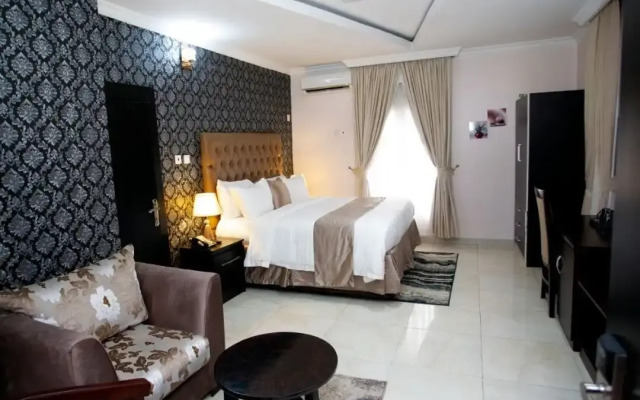 Sparklyn Hotels & Suites