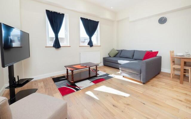 easyStay Slough Central Apartment