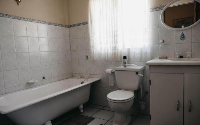 Karoo Ouberg Guest Lodge