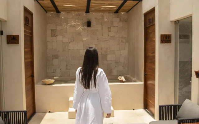 Hive Cancun by G Hotels