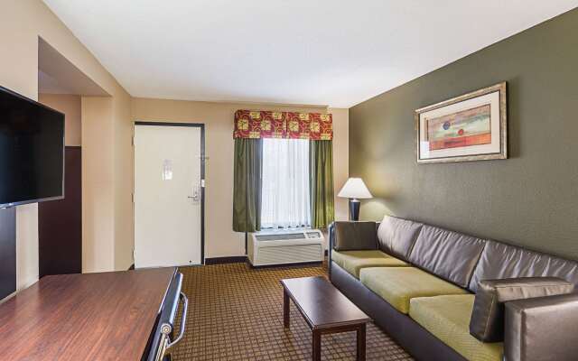 Quality Inn & Suites Greenville - Haywood Mall